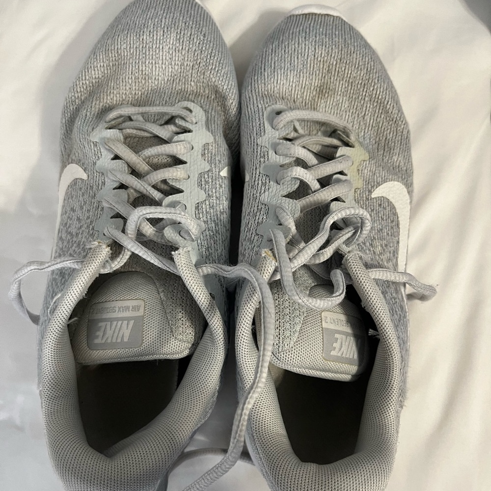 GREY NIKE AIR MAX
